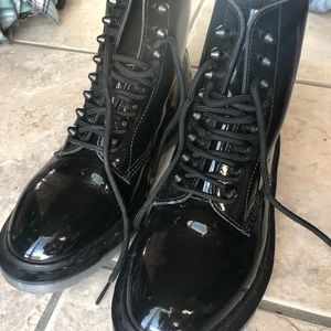 Women’s Dr. Martens size 9